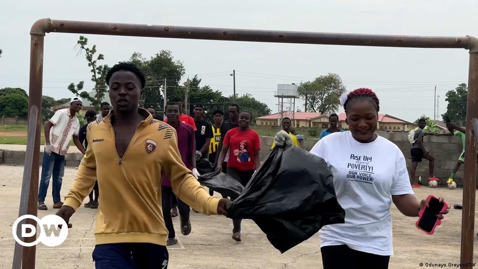 Young Nigerians 'plogging' to clean up environment