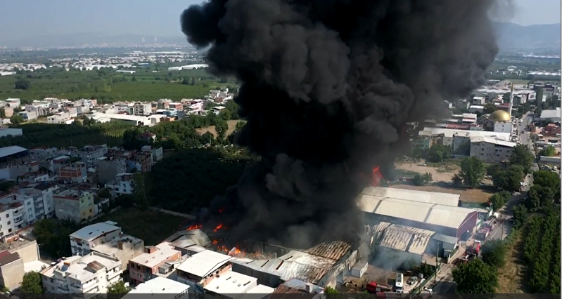 Fire breaks out at paper manufacturing facility in northwestern Türkiye