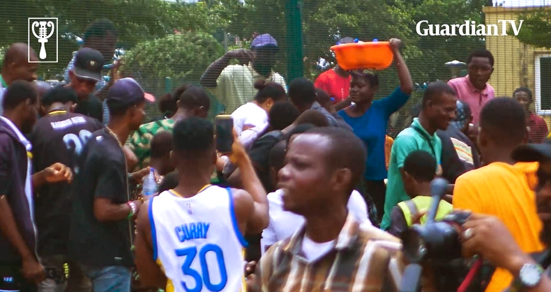 #EndbadgovernanceDay 2: Hoodlums Loot snacks at Ojota, Lagos